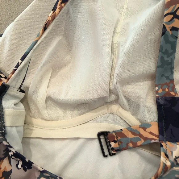 ATHLETA Maldives high neck swim top. Underwire. Excellent condition. Sz 38D/DD - Picture 10 of 12